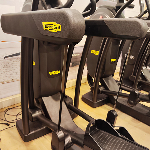 Эллиптический тренажер Technogym Excite Vario Live 7000 (витринный образец)