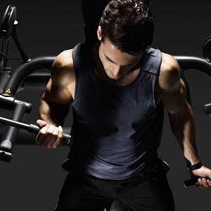 Купить Грузоблочный тренажер на верхнюю часть тела Technogym Selection 900 Arm Curl в Москве