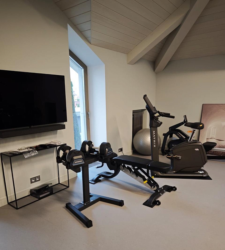 Компактный тренажерный зал в коттеджном поселке