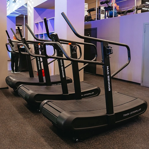 Беговая дорожка профессиональная инерционная механическая Bronze Gym T940M CATERPILLAR (new)