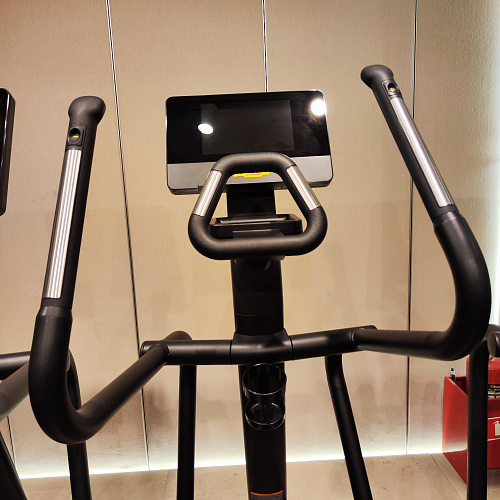 Эллиптический тренажер Technogym Excite Synchro Live 700 (витринный образец)