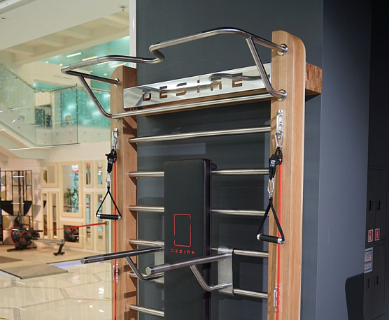 Шведская стенка из шпона дуба с эспандерами, брусьями и скамьей Desire Eco Slab Plus фото2