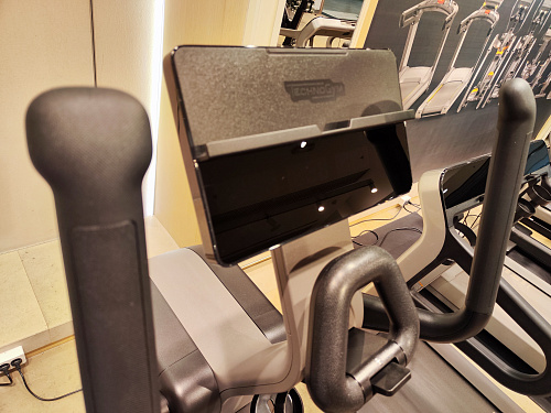 Эллиптический тренажер Technogym Elliptical (витринный образец)
