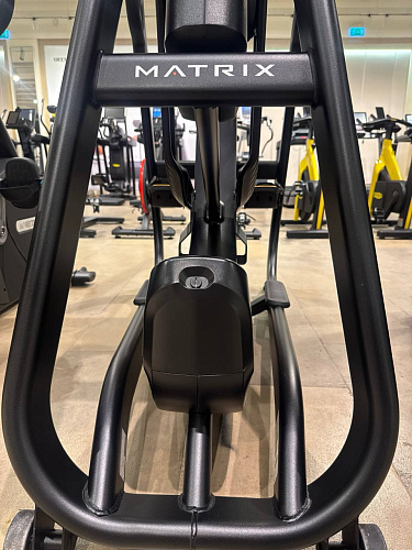 Эллиптический тренажер Matrix Fitness S-Force Performance Trainer (витринный образец)