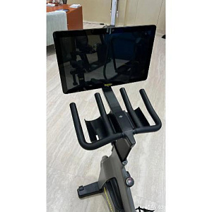 Купить Technogym Bike with 1,5KG с большим экраном в Москве