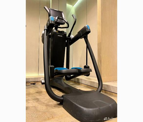 Адаптивный эллиптический тренажер Precor AMT P82 фото1