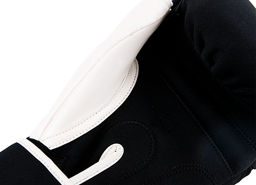 Перчатки для бокса и ММА UFC черные/белые REG