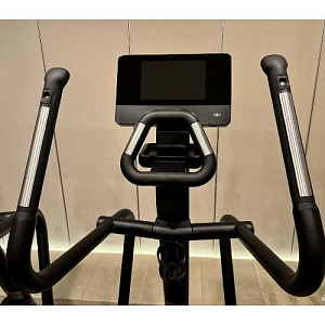 Купить Technogym Synchro 700 эллиптический тренажер в Москве