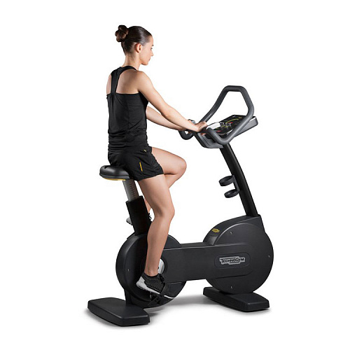 Вертикальный велотренажер Technogym Bike Forma