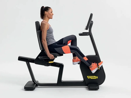 Горизонтальный велотренажер Technogym Excite Recline Live 500