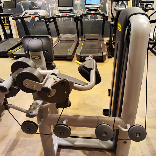 Дельт-машина Technogym Selection 900 Delts Machine (витринный образец)