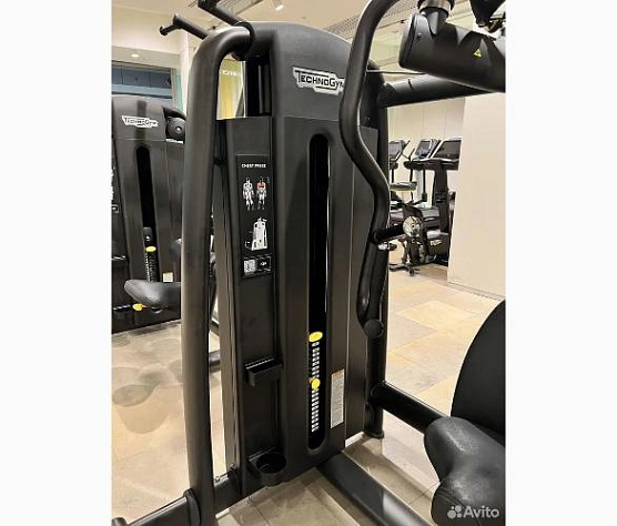 Жим от груди Technogym Chest Press Selection 900 фото2