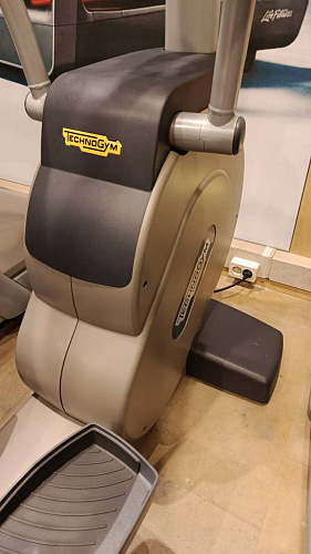 Эллиптический тренажер Technogym Cardio Crossover 700 LED