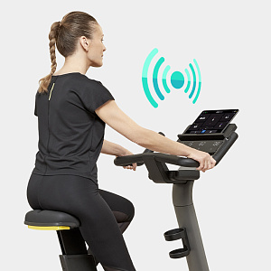 Купить Вертикальный велотренажер Technogym Cycle в Москве