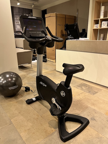 Велотренажер Life Fitness Platinum Elevation SE3 HD фото3