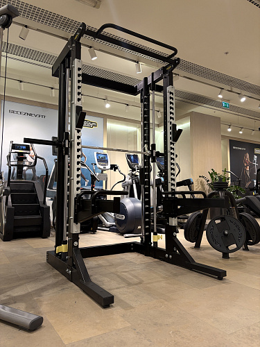 Машина Смита и силовая рама Technogym Universe