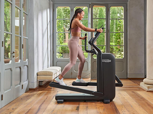 Эллиптический тренажер Technogym Elliptical