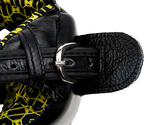 Шлем с защитой щек на шнуровке UFC L/XL