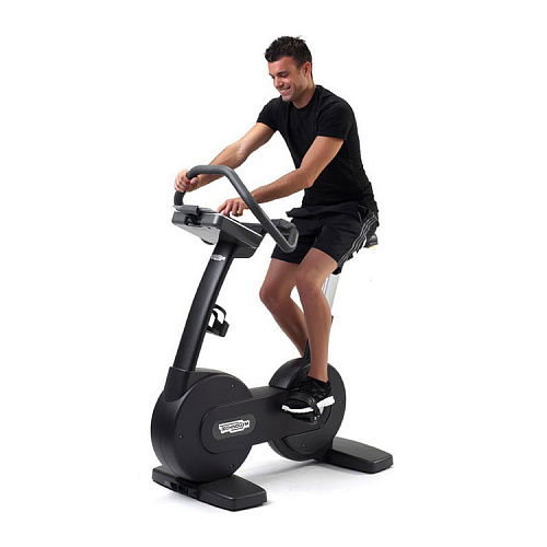 Вертикальный велотренажер Technogym Bike Forma