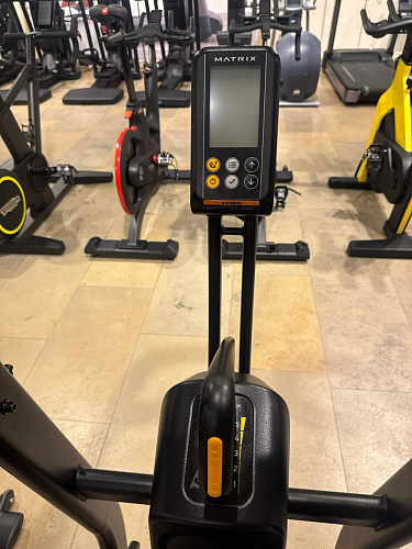 Эллиптический тренажер Matrix Fitness S-Force Performance Trainer (витринный образец)