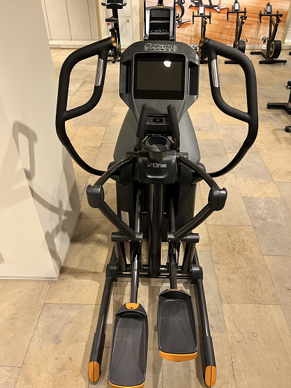 Эллиптический тренажер Octane XT-ONE с консолью Smart фото2