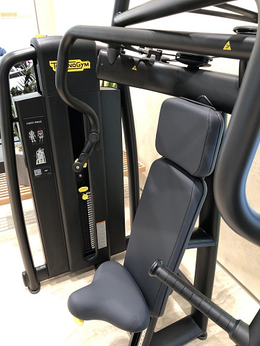 Жим от груди Technogym Selection 700 Chest Press