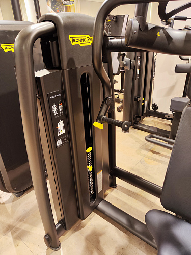 Жим от груди Technogym Selection 700 Chest Press
