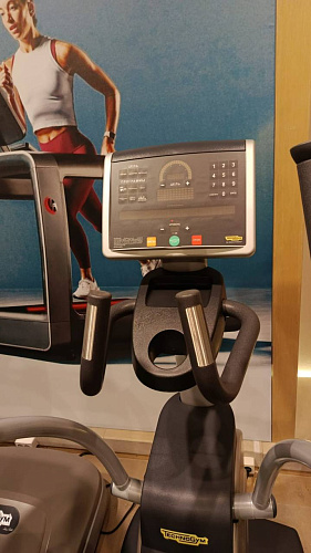 Эллиптический тренажер Technogym Cardio Crossover 700 LED