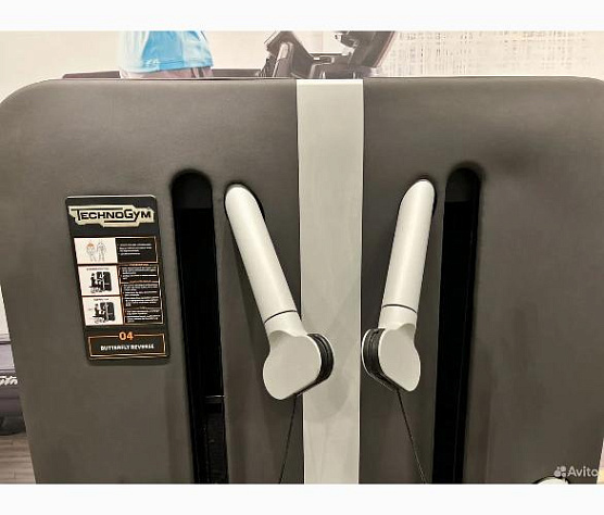 Грузоблочный тренажер для нижней тяги Technogym Kinesis Low Pull фото5